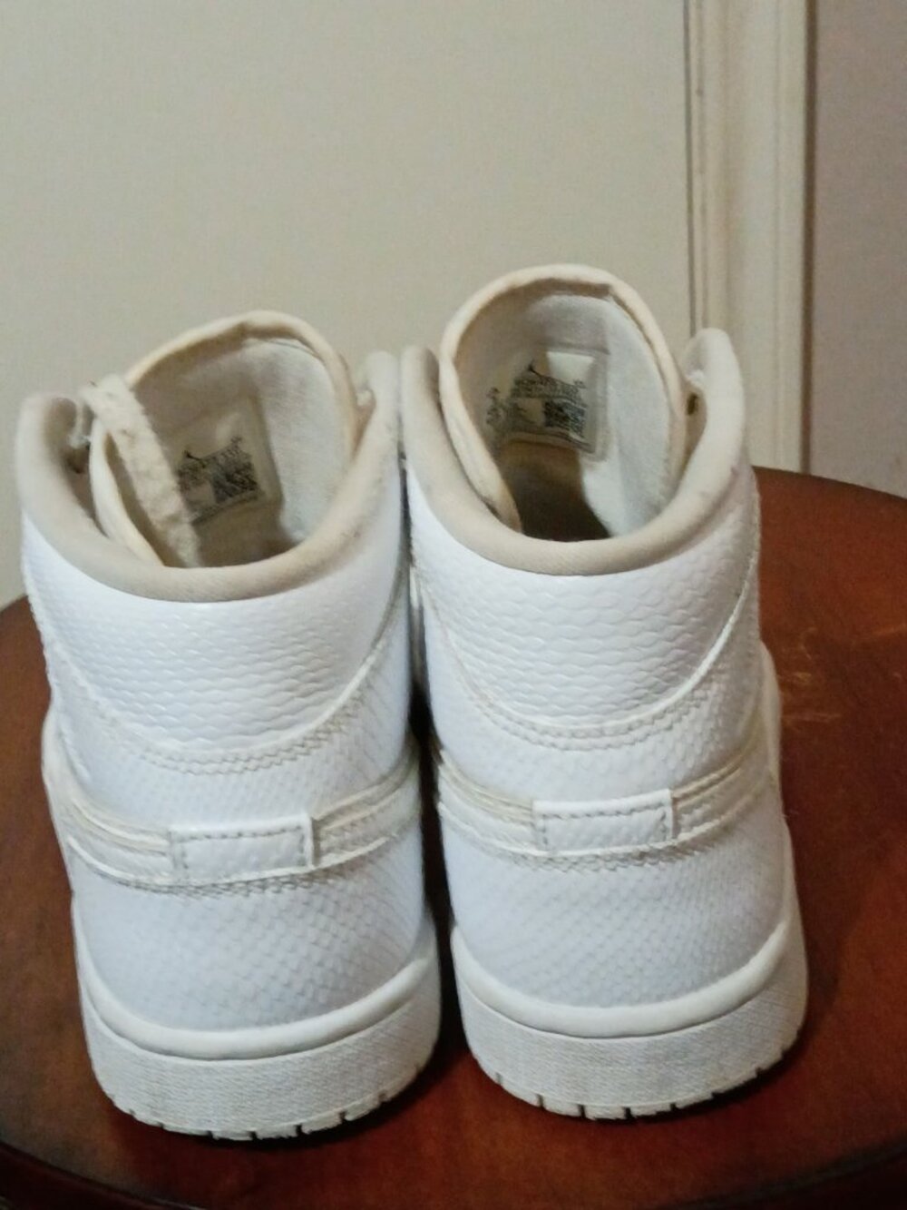 Nike Air Jordan 1 Mid Womens Size 7 White Snakeskin Texture Sneakers BQ6472-110 - Picture 9 of 13